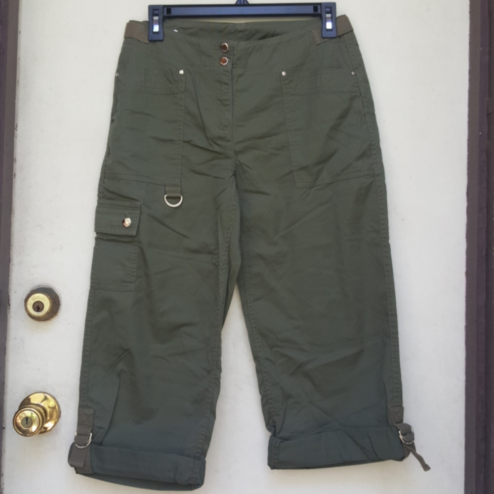 Jones New York khaki cargo pant.